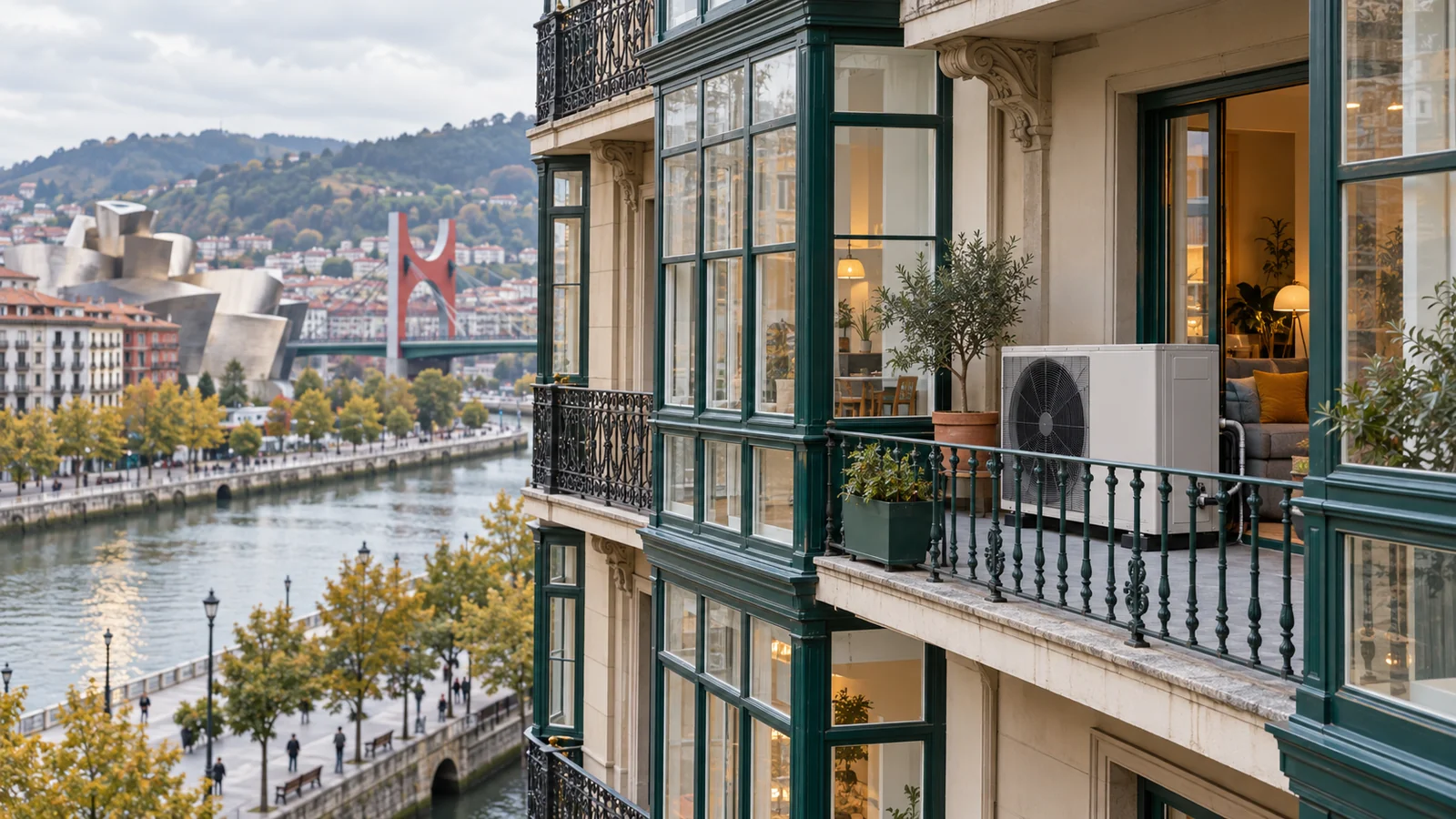 Terraza de una vivienda en Bilbao con la unidad exterior de una bomba de calor
